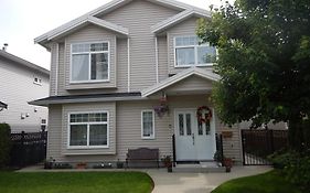 Clean And Quiet 2 Bdr 2 Bthr Private Entrance Entire Guests Suite Near Coquitlam Center Mall And Skytrain
