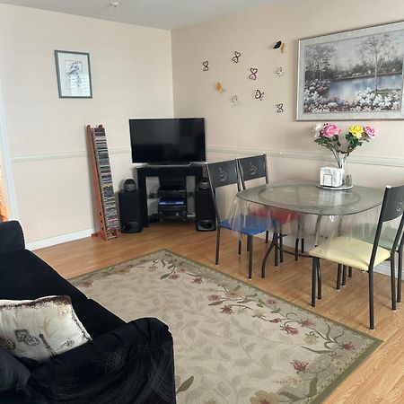 Clean And Quiet 2 Bdr 2 Bthr Private Entrance Entire Guests Suite Near Coquitlam Center Mall And Skytrain Exterior photo