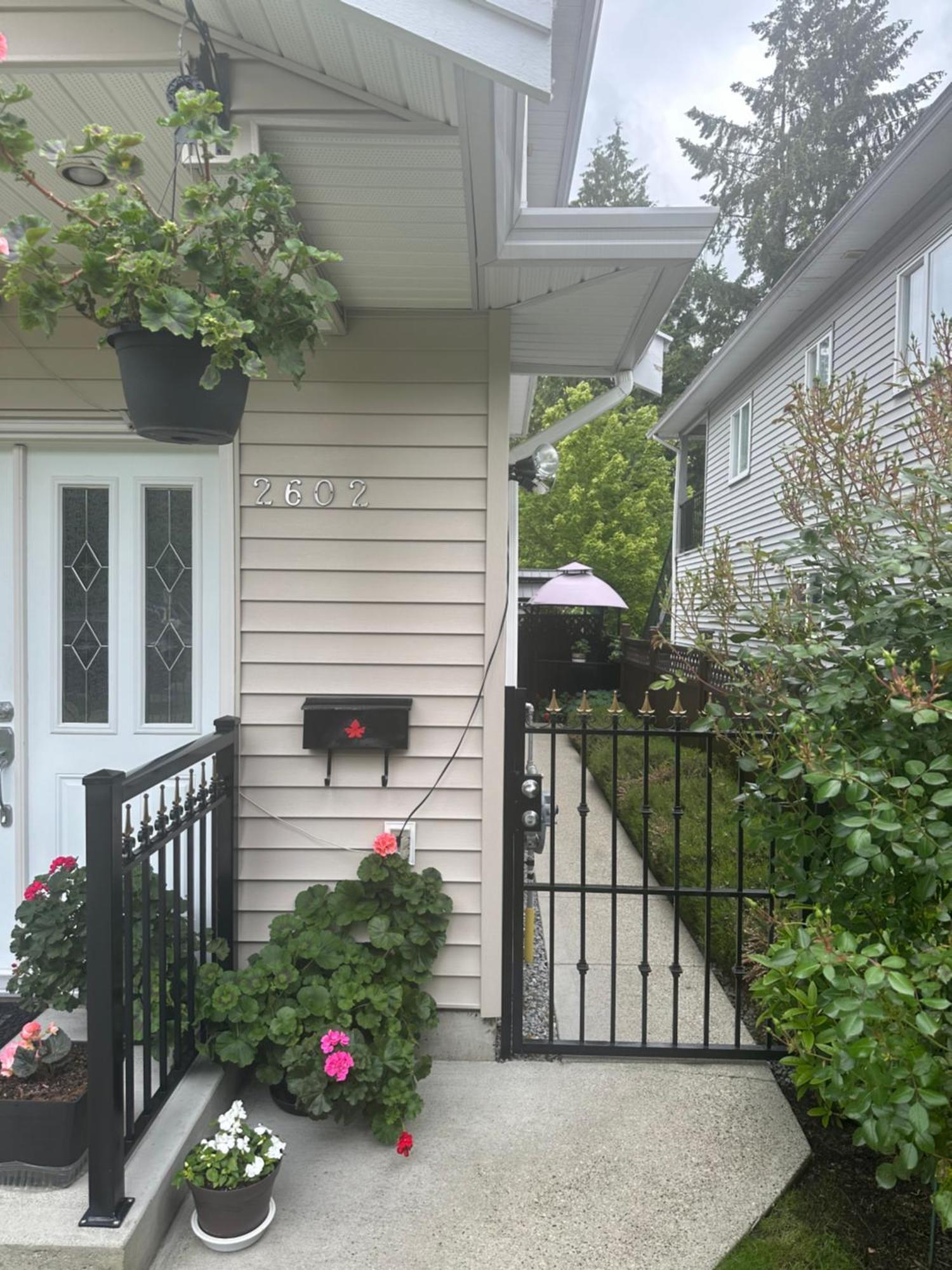 Clean And Quiet 2 Bdr 2 Bthr Private Entrance Entire Guests Suite Near Coquitlam Center Mall And Skytrain Exterior photo