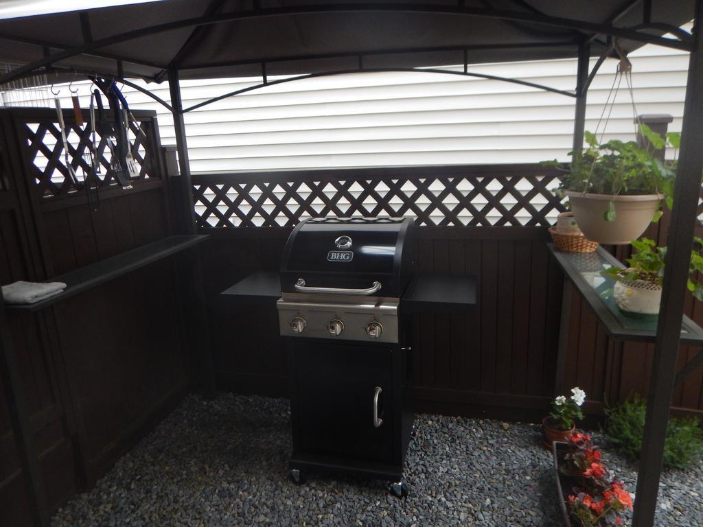 Clean And Quiet 2 Bdr 2 Bthr Private Entrance Entire Guests Suite Near Coquitlam Center Mall And Skytrain Exterior photo