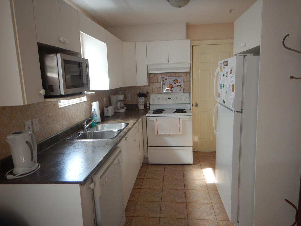 Clean And Quiet 2 Bdr 2 Bthr Private Entrance Entire Guests Suite Near Coquitlam Center Mall And Skytrain Exterior photo